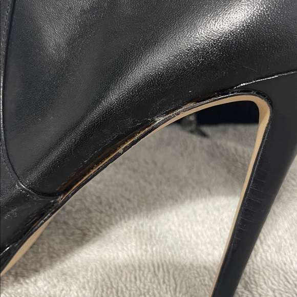 Used Michael Kors Black Leather knee high boots size 6 1/2 like new - Picture 10 of 10